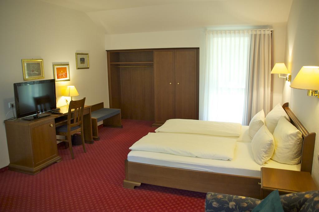 Hotel Hirsch Kehl Екстериор снимка